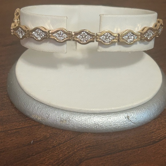 14kt yellow gold diamond wave tennis bracelet - Picture 6 of 7